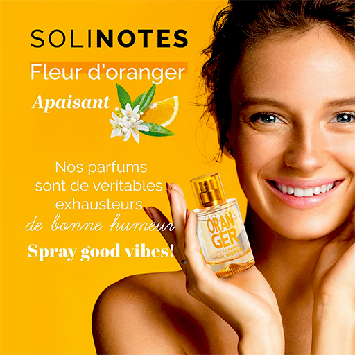 Flacon de parfum élégant avec des fleurs d'oranger