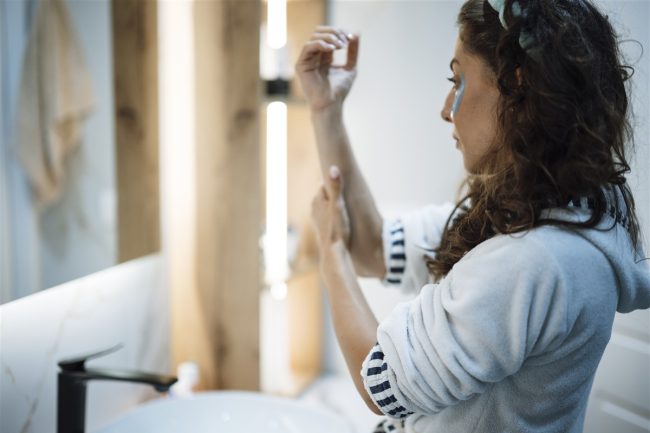 Huile cheveux bio : notre guide pour bien la choisir